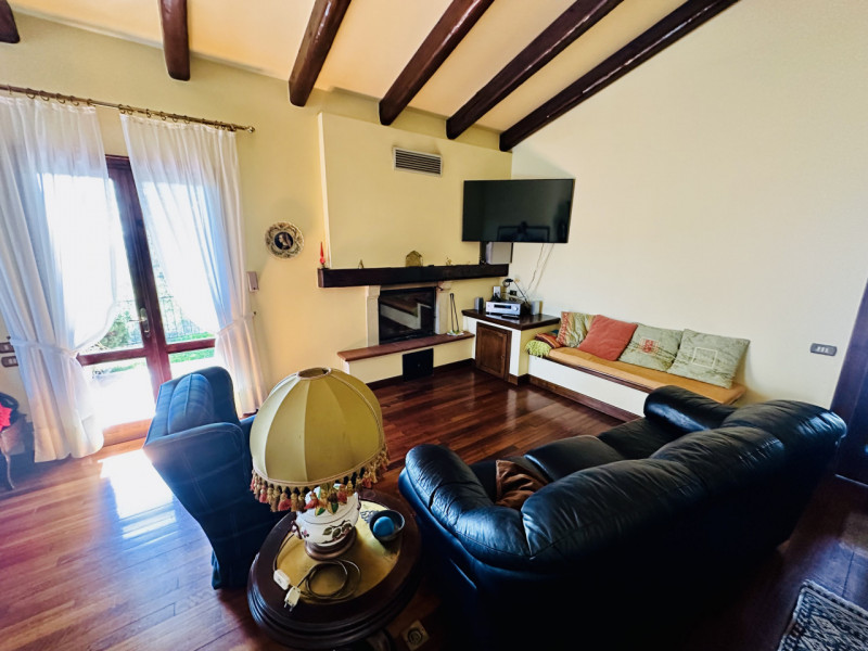 PIANEZZE S.L.: A pochi minuti dal centro di Marostica, in zona Pianezze, proponiamo in vendita un...