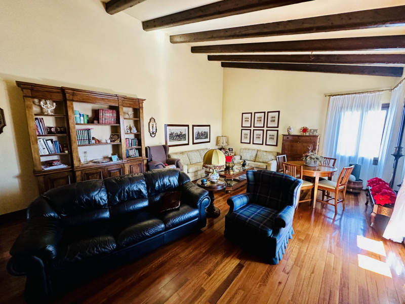 PIANEZZE S.L.: A pochi minuti dal centro di Marostica, in zona Pianezze, proponiamo in vendita un...