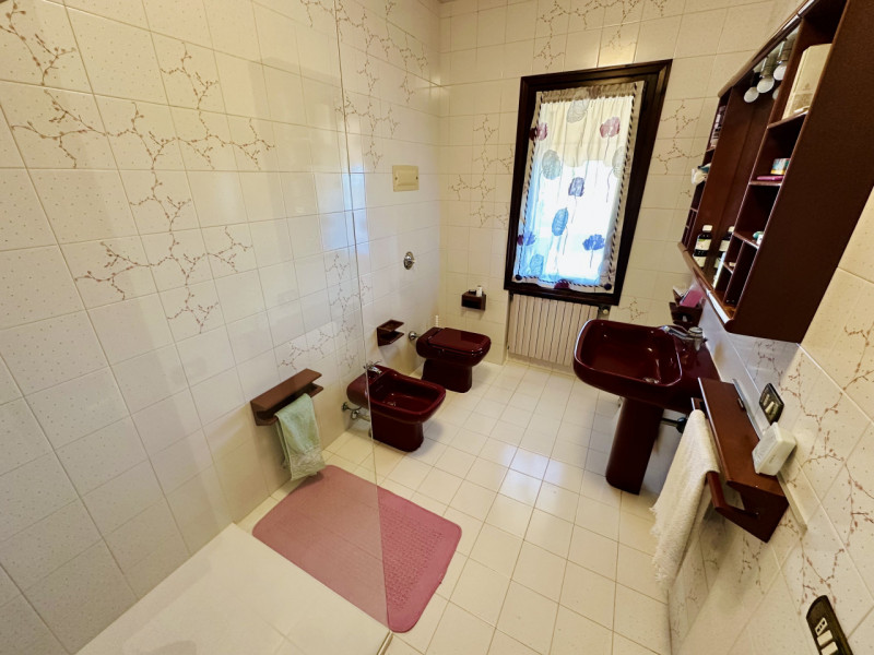 PIANEZZE S.L.: A pochi minuti dal centro di Marostica, in zona Pianezze, proponiamo in vendita un...