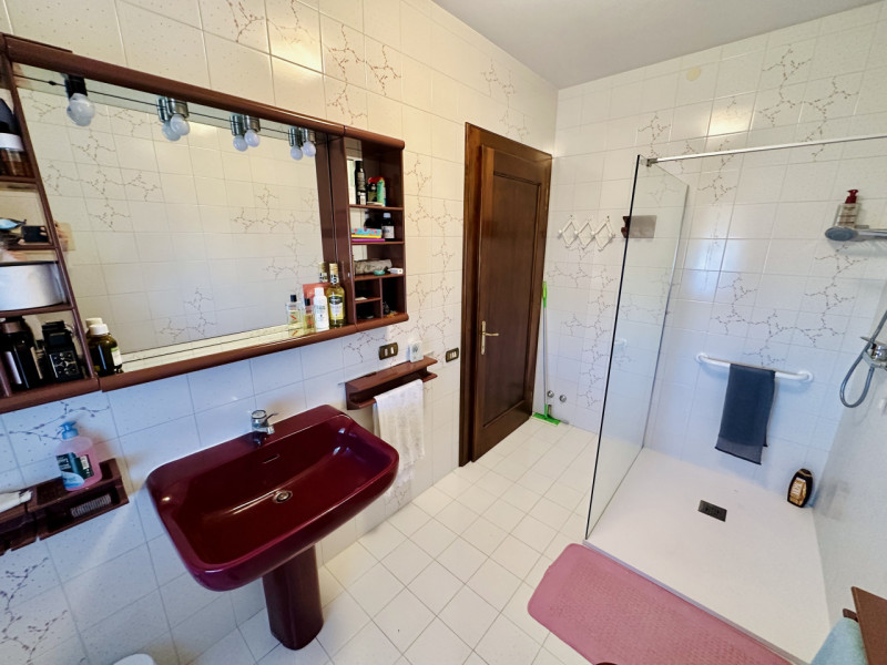 PIANEZZE S.L.: A pochi minuti dal centro di Marostica, in zona Pianezze, proponiamo in vendita un...