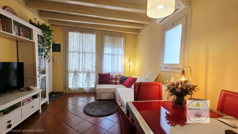 A pochi passi dal centro e situata in quartiere servito, proponiamo in vendita graziosa casetta a...