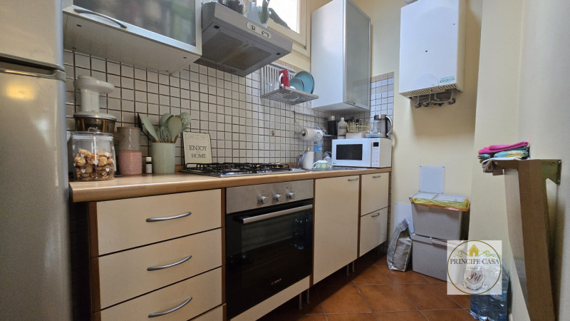 A pochi passi dal centro e situata in quartiere servito, proponiamo in vendita graziosa casetta a...