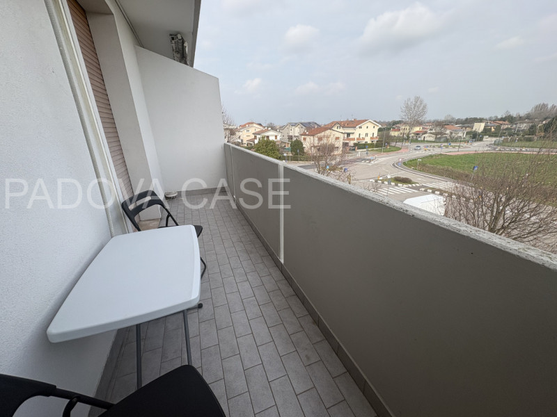 Scopri questo splendido appartamento situato nel cuore di Albignasego, un comune caratterizzato d...