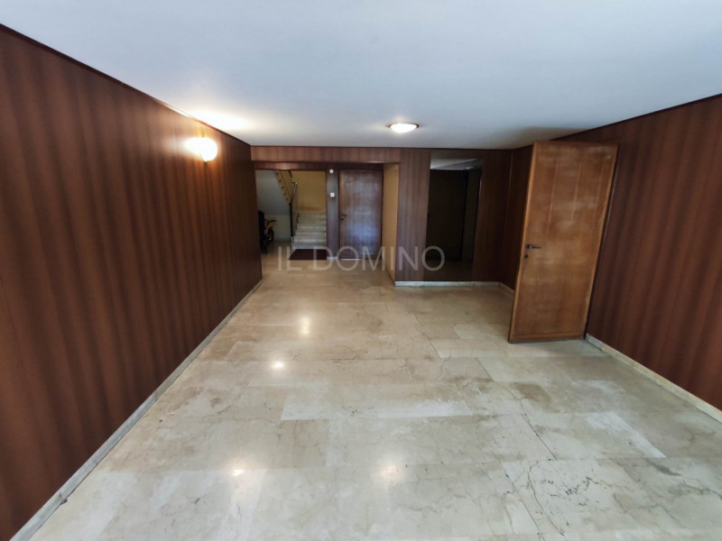 In zona Savonarola fuori mura, in una via residenziale tranquilla, ampio appartamento di 100 mq p...