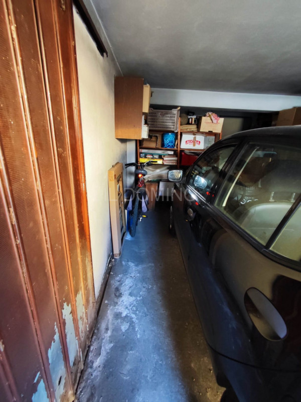 In zona Savonarola fuori mura, in una via residenziale tranquilla, ampio appartamento di 100 mq p...