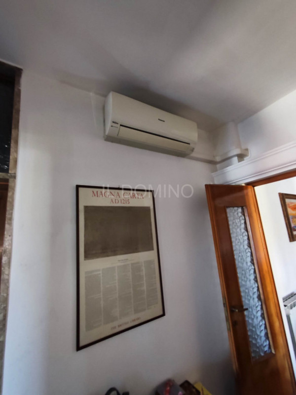 In zona Savonarola fuori mura, in una via residenziale tranquilla, ampio appartamento di 100 mq p...