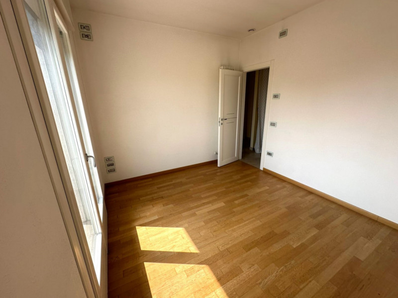 TAGGI' DI SOTTO - In centro alla frazione comoda a tutti i servizi principali della zona. Apparta...