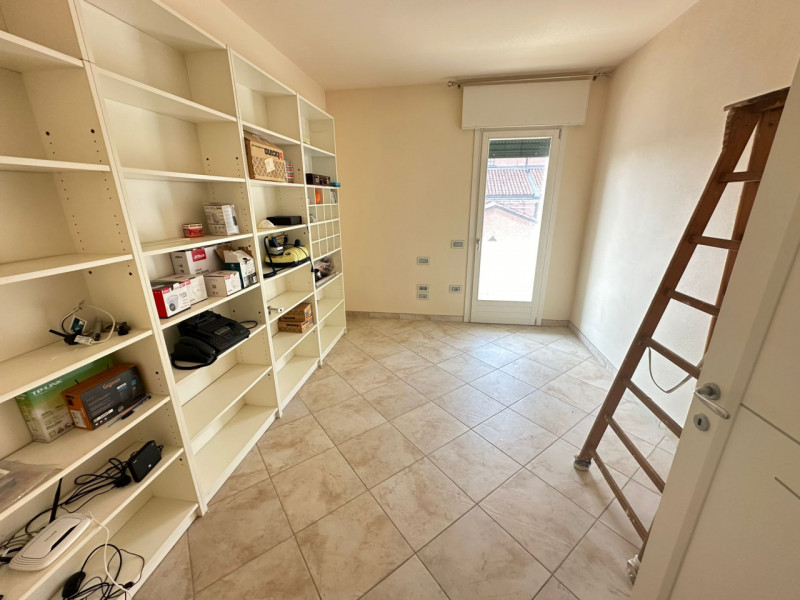 TAGGI' DI SOTTO - In centro alla frazione comoda a tutti i servizi principali della zona. Apparta...