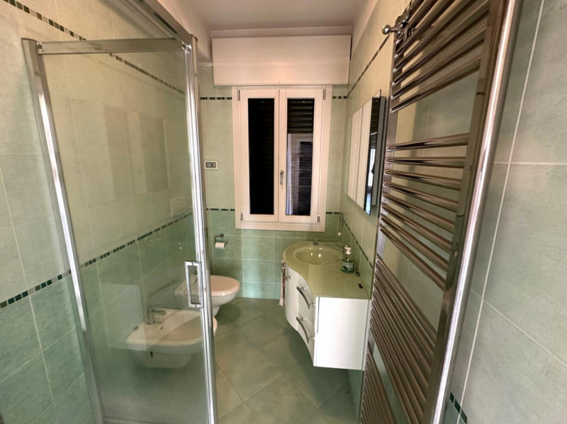 TAGGI' DI SOTTO - In centro alla frazione comoda a tutti i servizi principali della zona. Apparta...