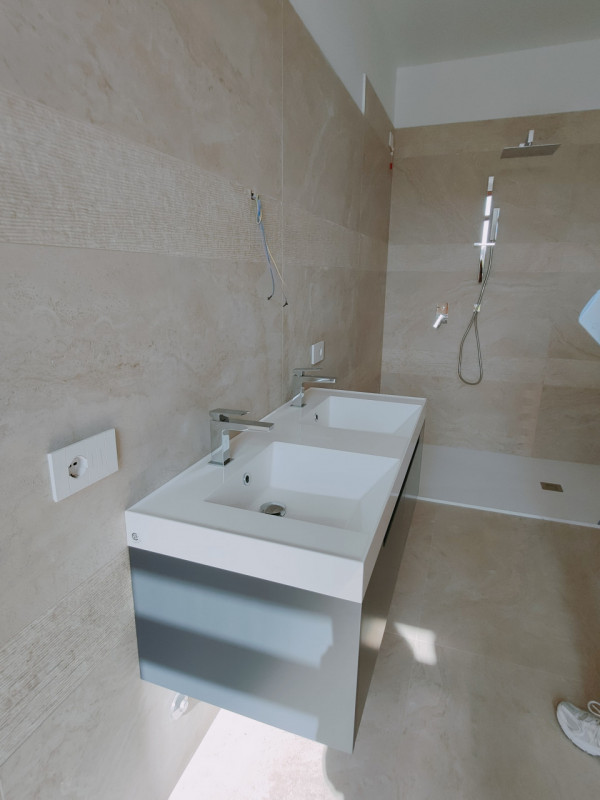 Prato della Valle piano nobile completamente ristrutturato con finiture di pregio composto da: in...