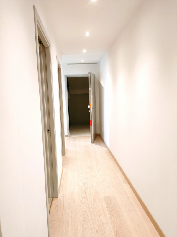 Prato della Valle piano nobile completamente ristrutturato con finiture di pregio composto da: in...