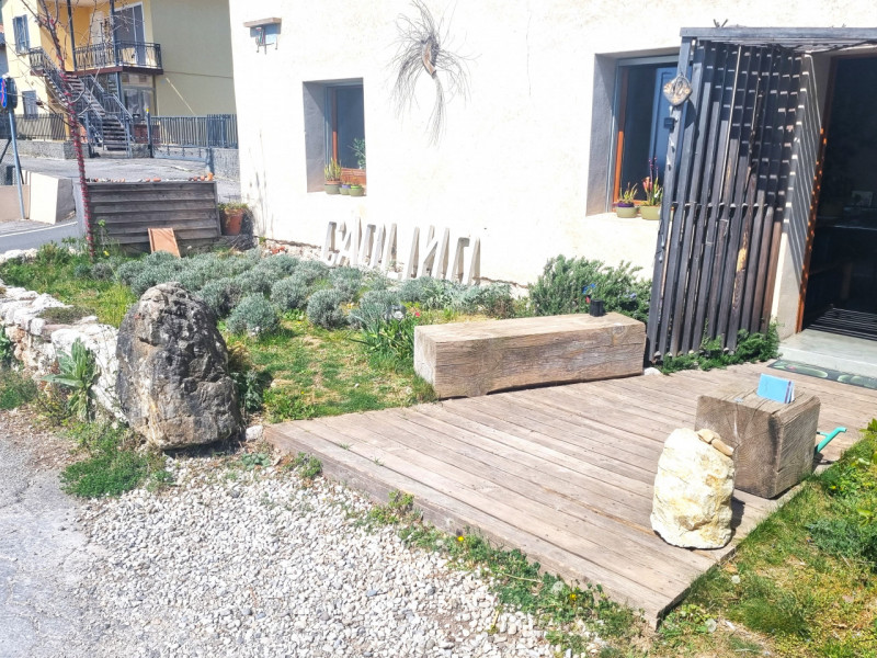 Ci troviamo Crespano del Grappa lungo la via che porta al Santuario Madonna del Covolo. 
Si tratt...