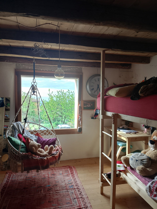Ci troviamo Crespano del Grappa lungo la via che porta al Santuario Madonna del Covolo. 
Si tratt...