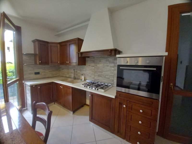 Scopri un'opportunità unica nel cuore di Fossò! Proponiamo in affitto un incantevole appartamento...