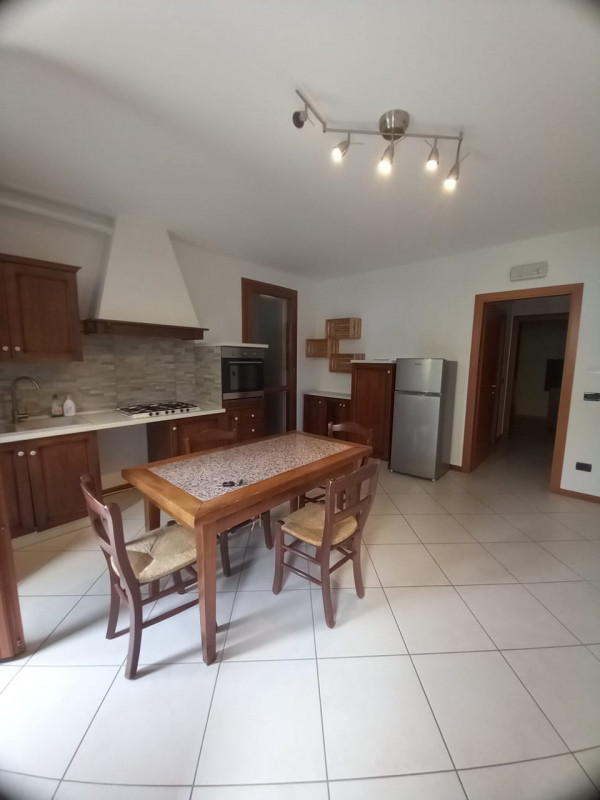 Scopri un'opportunità unica nel cuore di Fossò! Proponiamo in affitto un incantevole appartamento...