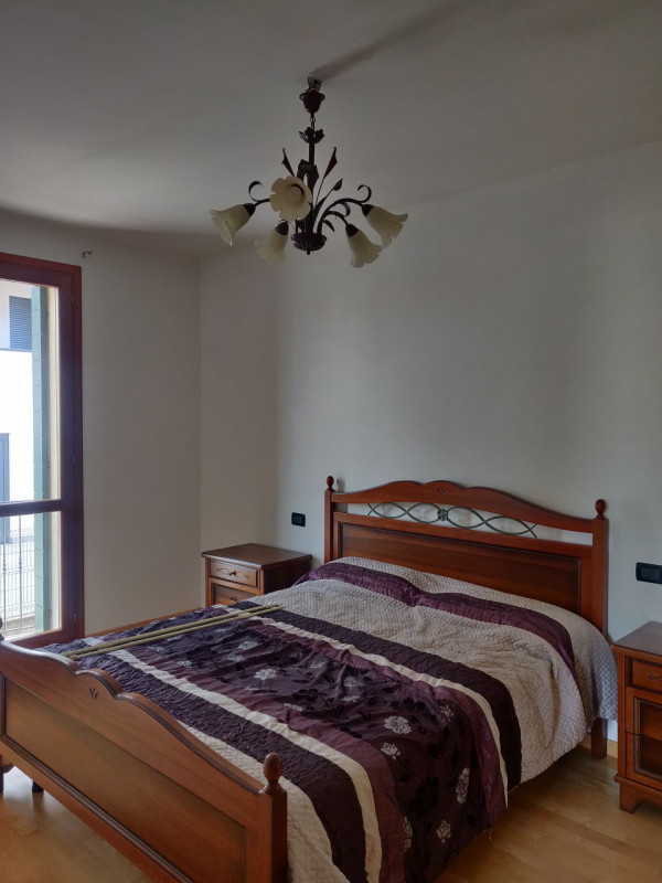 Scopri un'opportunità unica nel cuore di Fossò! Proponiamo in affitto un incantevole appartamento...