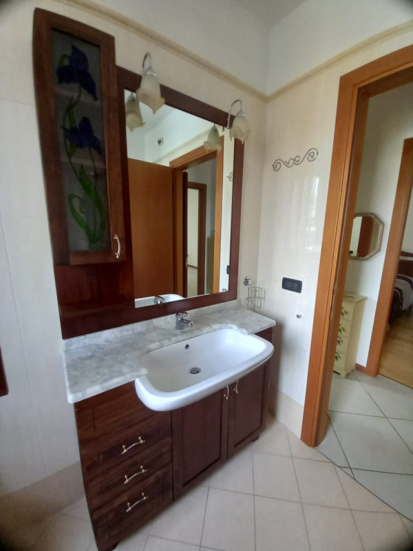 Scopri un'opportunità unica nel cuore di Fossò! Proponiamo in affitto un incantevole appartamento...