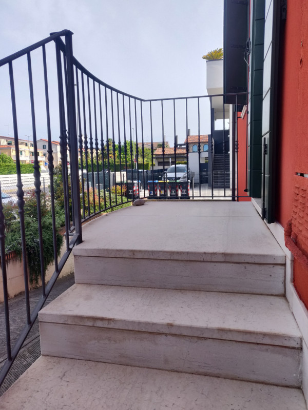 Scopri un'opportunità unica nel cuore di Fossò! Proponiamo in affitto un incantevole appartamento...