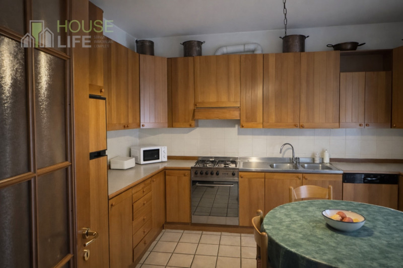 CARRE' - Loc. Pra Secco: all'interno di un residence in zona residenziale tranquilla e ricercata,...