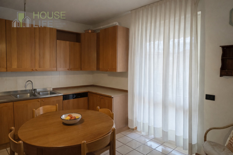 CARRE' - Loc. Pra Secco: all'interno di un residence in zona residenziale tranquilla e ricercata,...