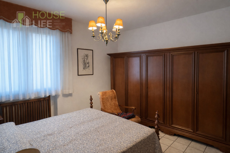 CARRE' - Loc. Pra Secco: all'interno di un residence in zona residenziale tranquilla e ricercata,...