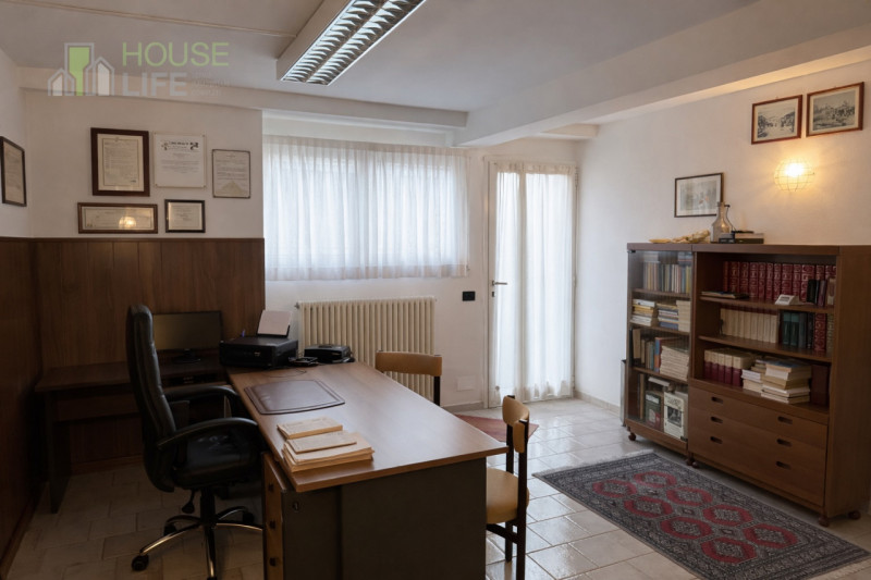 CARRE' - Loc. Pra Secco: all'interno di un residence in zona residenziale tranquilla e ricercata,...