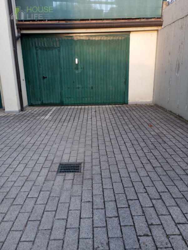 CARRE' - Loc. Pra Secco: all'interno di un residence in zona residenziale tranquilla e ricercata,...