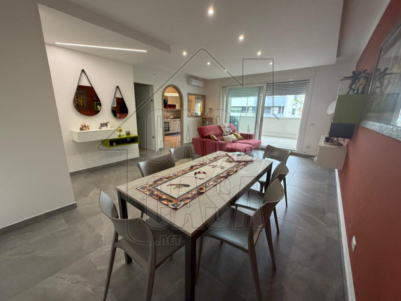 rif. PDRUB - per info Marilena m. 327 7153302.

A soli 100 metri dalla fermata del tram, proponia...