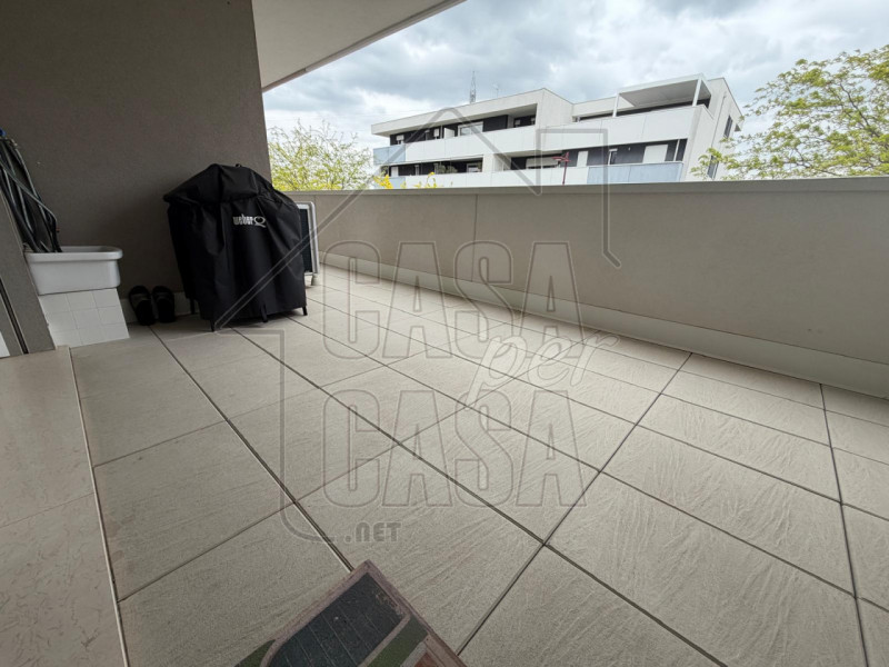 rif. PDRUB - per info Marilena m. 327 7153302.

A soli 100 metri dalla fermata del tram, proponia...