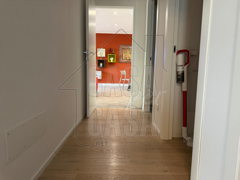 rif. PDRUB - per info Marilena m. 327 7153302.

A soli 100 metri dalla fermata del tram, proponia...