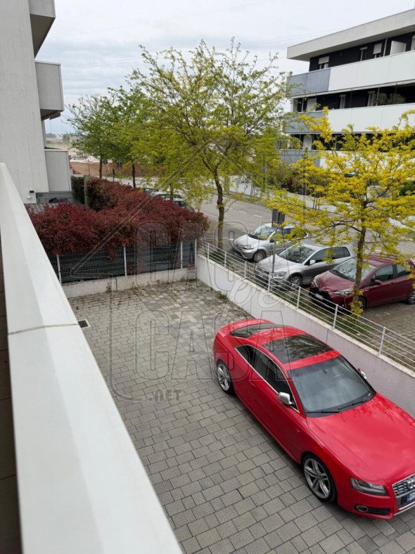 rif. PDRUB - per info Marilena m. 327 7153302.

A soli 100 metri dalla fermata del tram, proponia...