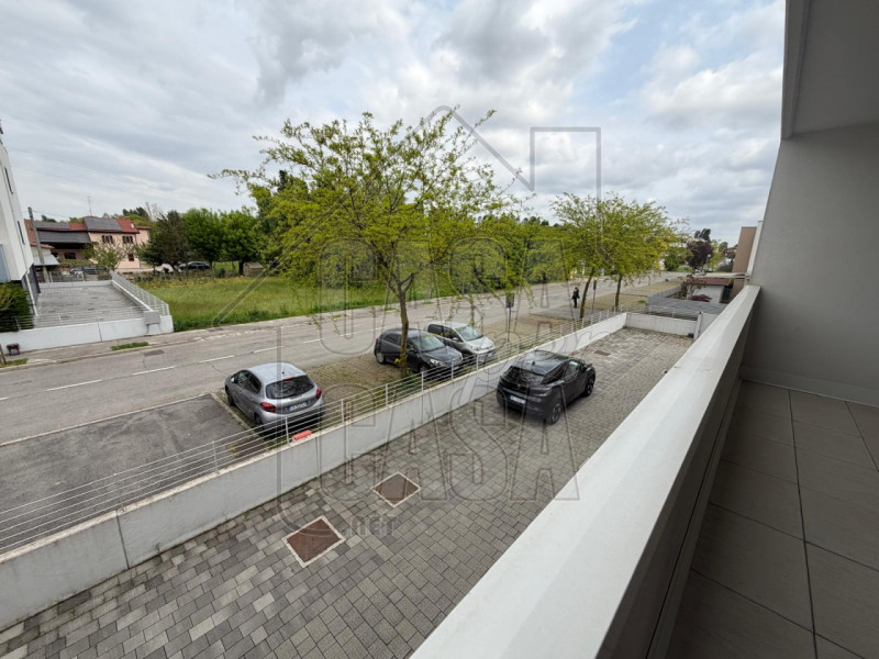 rif. PDRUB - per info Marilena m. 327 7153302.

A soli 100 metri dalla fermata del tram, proponia...