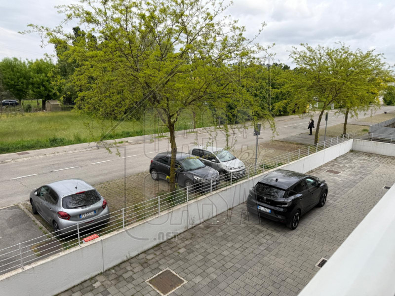 rif. PDRUB - per info Marilena m. 327 7153302.

A soli 100 metri dalla fermata del tram, proponia...