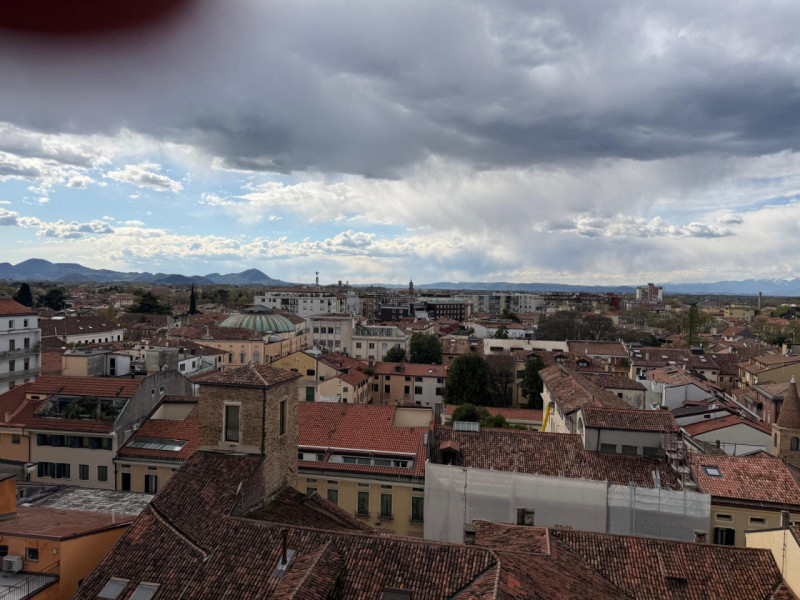 Rif. PDINS9

per info Marilena m. 3277153302

Nel cuore di Padova, proponiamo in vendita un ampio...
