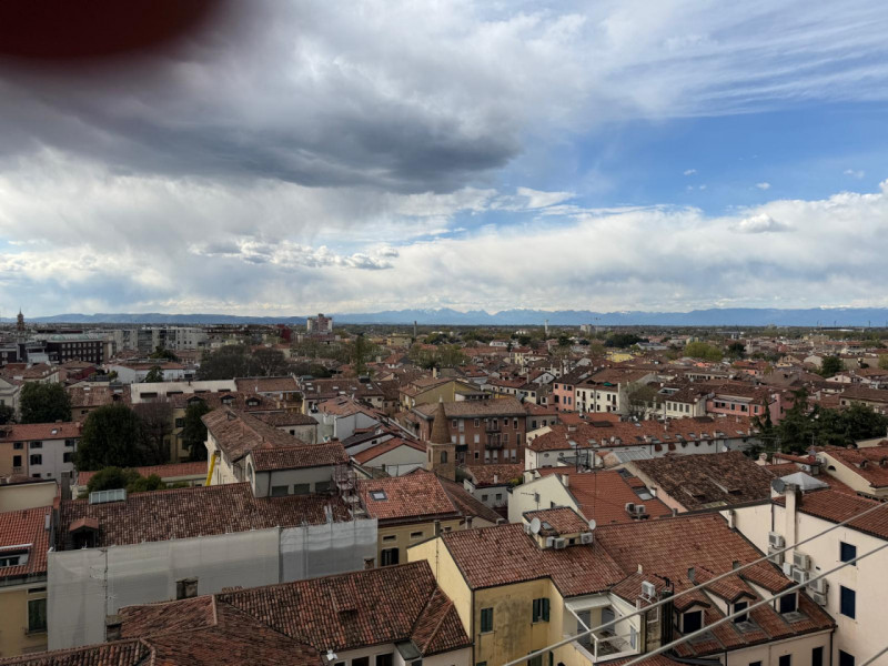 Rif. PDINS9

per info Marilena m. 3277153302

Nel cuore di Padova, proponiamo in vendita un ampio...