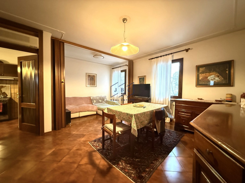 ODERZO - (Treviso)
Proponiamo in esclusiva un interessante appartamento trilocale situato a pochi...