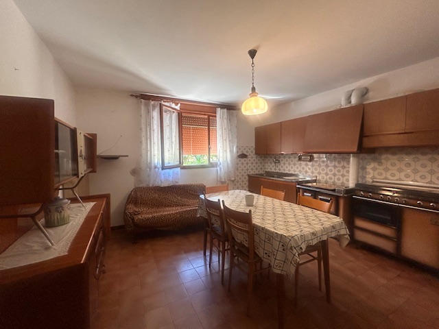 L'agenzia Iris è lieta di presentare una splendida casa singola in vendita, situata nella tranqui...