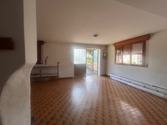 L'agenzia Iris è lieta di presentare una splendida casa singola in vendita, situata nella tranqui...