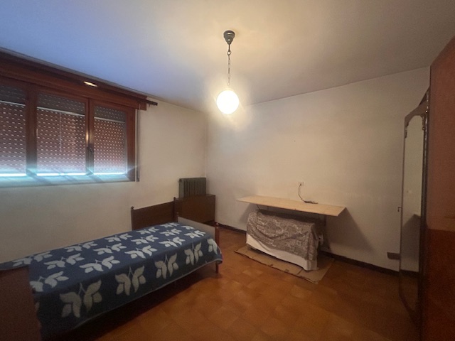 L'agenzia Iris è lieta di presentare una splendida casa singola in vendita, situata nella tranqui...