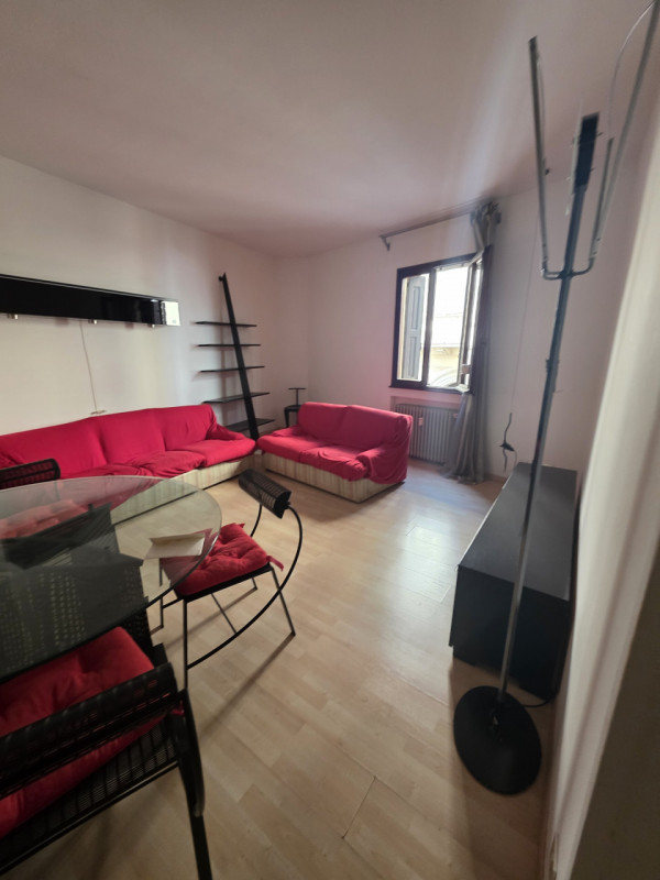 Scopri un'opportunità unica di vivere nel cuore pulsante del Centro Storico di Padova con questo ...