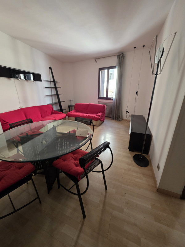 Scopri un'opportunità unica di vivere nel cuore pulsante del Centro Storico di Padova con questo ...