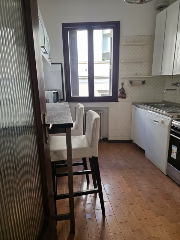 Scopri un'opportunità unica di vivere nel cuore pulsante del Centro Storico di Padova con questo ...