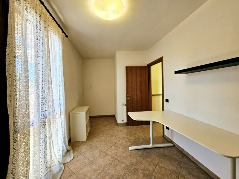 Proponiamo in vendita, in un bel quartiere residenziale a Villamarzana, splendida villetta a schi...