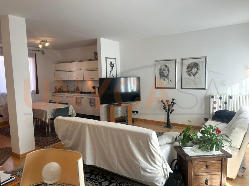 PADOVA - zona Chiesanuova: in una zona residenziale tranquilla e ben servita, proponiamo una trif...