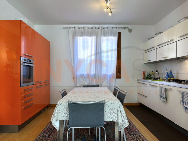 PADOVA - zona Chiesanuova: in una zona residenziale tranquilla e ben servita, proponiamo una trif...