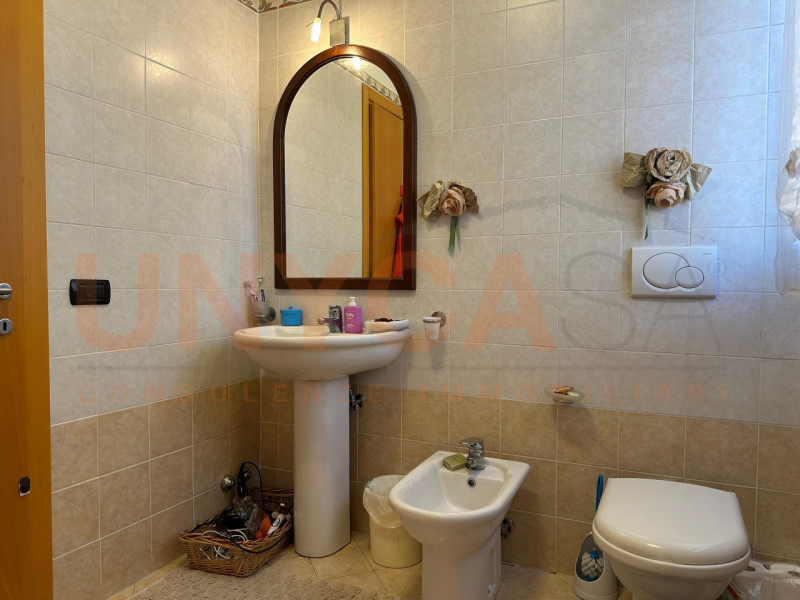 PADOVA - zona Chiesanuova: in una zona residenziale tranquilla e ben servita, proponiamo una trif...