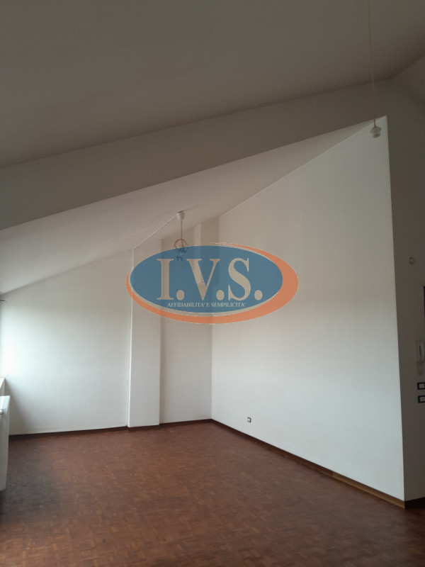 Spazi da sogno e luce naturale: il tuo tricamere indipendente a Montegaldella!
Cerchi una casa do...