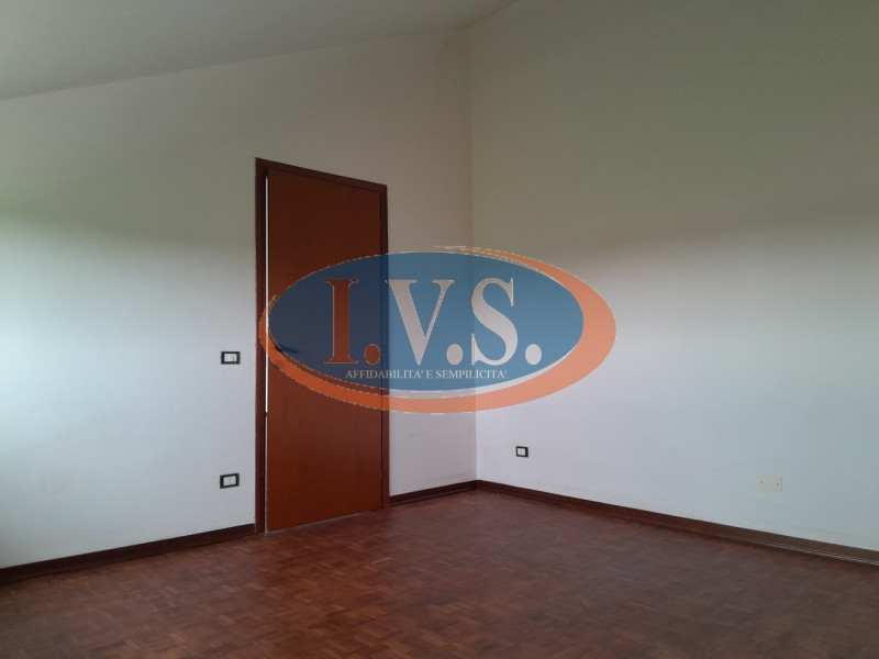 Spazi da sogno e luce naturale: il tuo tricamere indipendente a Montegaldella!
Cerchi una casa do...