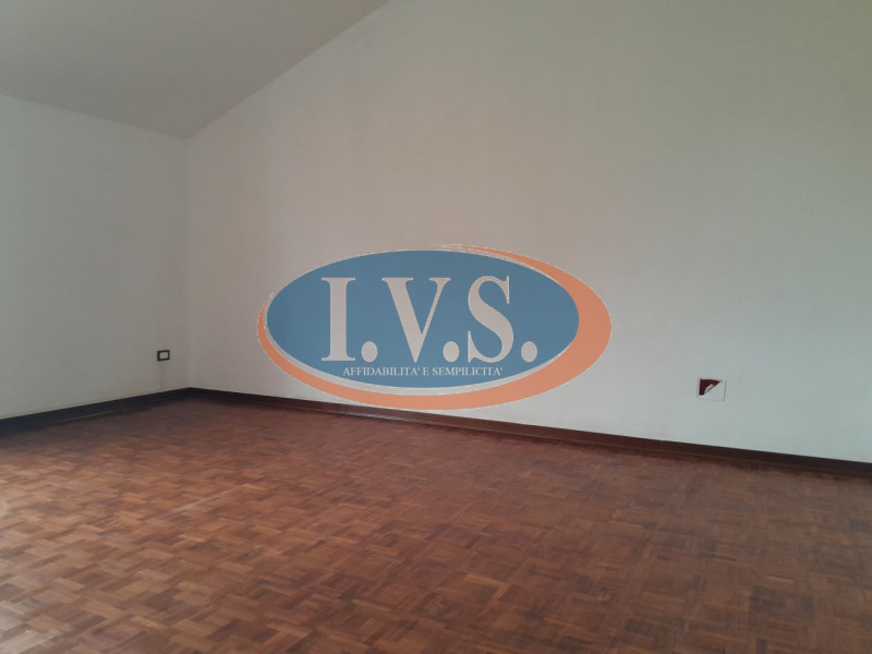 Spazi da sogno e luce naturale: il tuo tricamere indipendente a Montegaldella!
Cerchi una casa do...