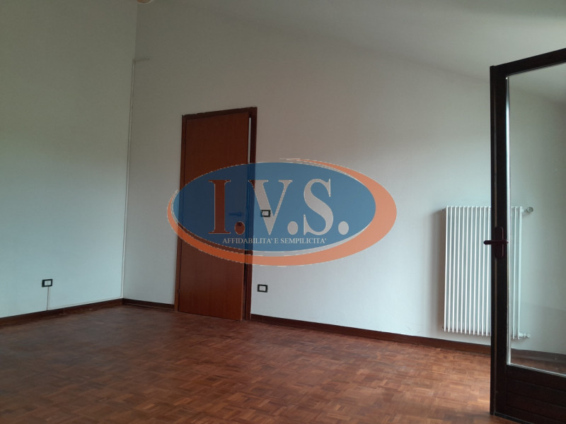 Spazi da sogno e luce naturale: il tuo tricamere indipendente a Montegaldella!
Cerchi una casa do...